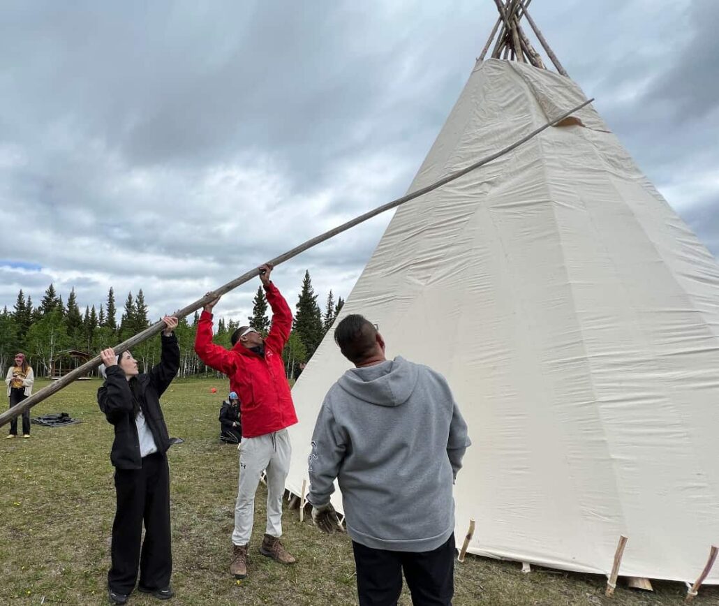 Figure 2: Shahla and other Howl participants helping with raising a Tipi 